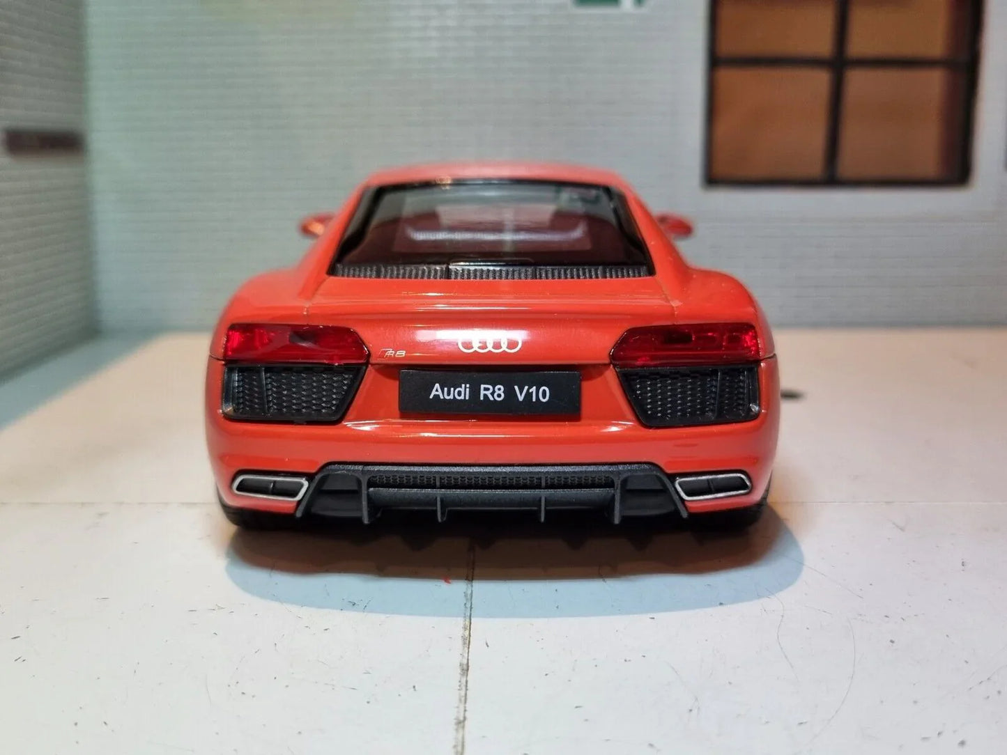Audi R8 V10 1:24