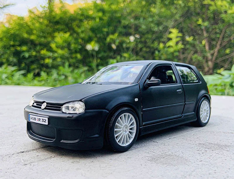 Volkswagen Golf R32 - Miniatura 1:24