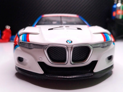 BMW 3.0 CSL Hommage R em Escala 1:24
