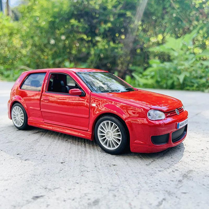 Volkswagen Golf R32 - Miniatura 1:24