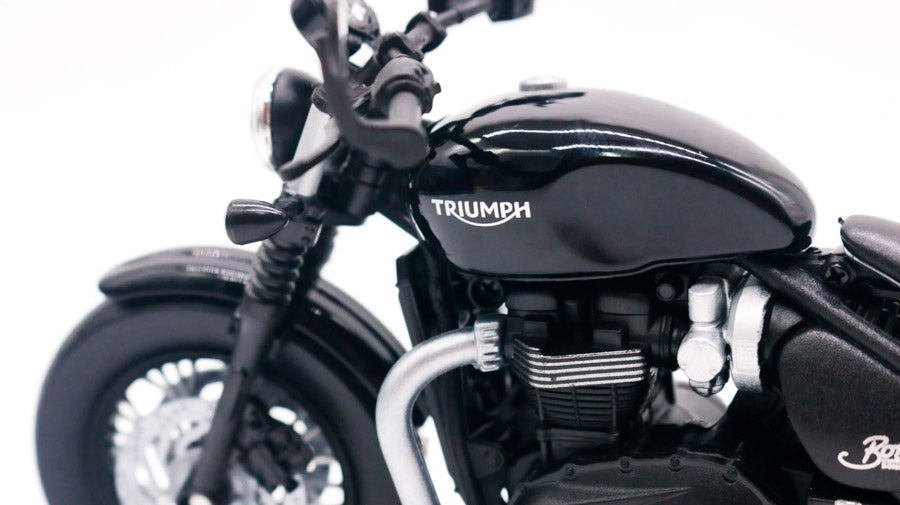 Moto Triumph Bonneville Bobber em Escala 1:12