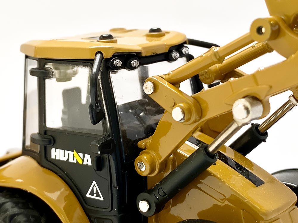 Miniatura de Retroescavadeira em Metal HUINA