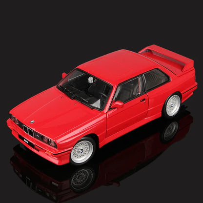 BMW M3 (E30) 1988 em Escala 1:24