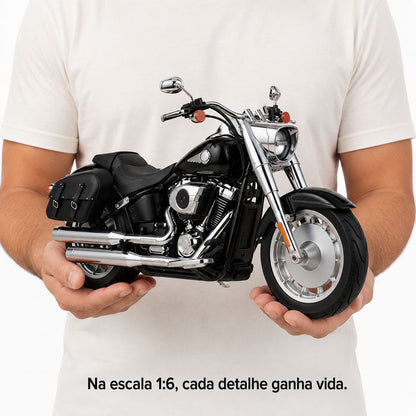 Harley Fat Boy 1:6 com Controle Remoto e Efeitos Realistas